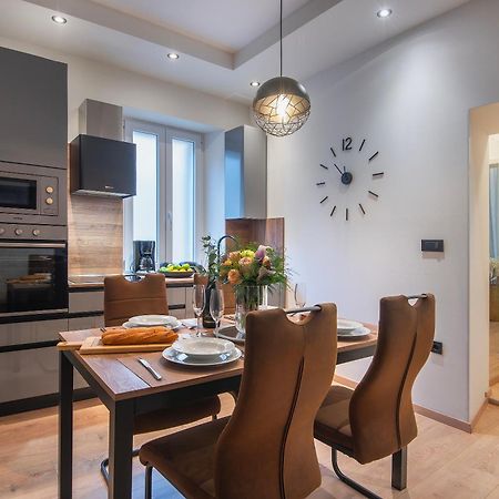 Arta Apartments City Center - With Private Parking Pula Bagian luar foto