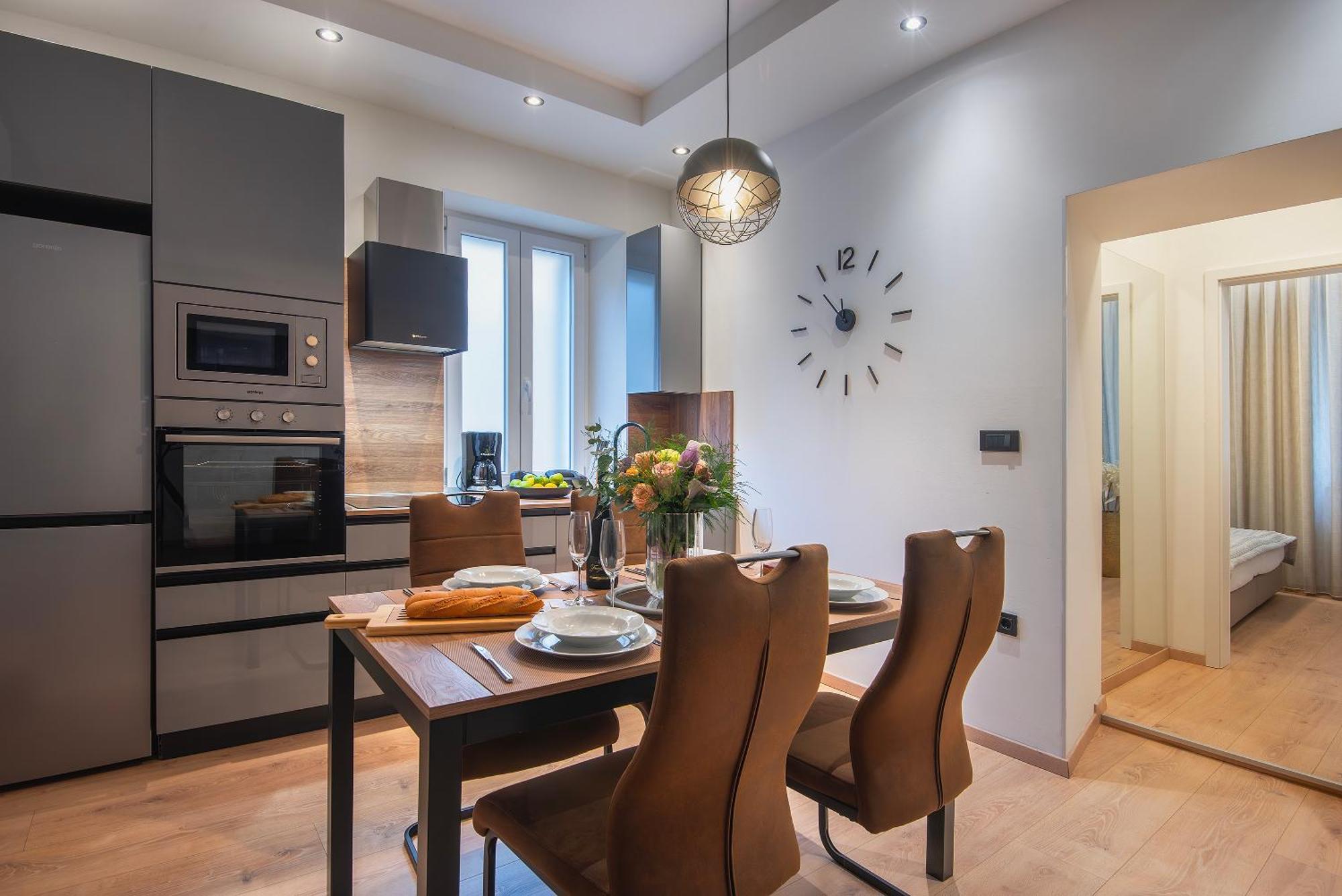 Arta Apartments City Center - With Private Parking Pula Bagian luar foto