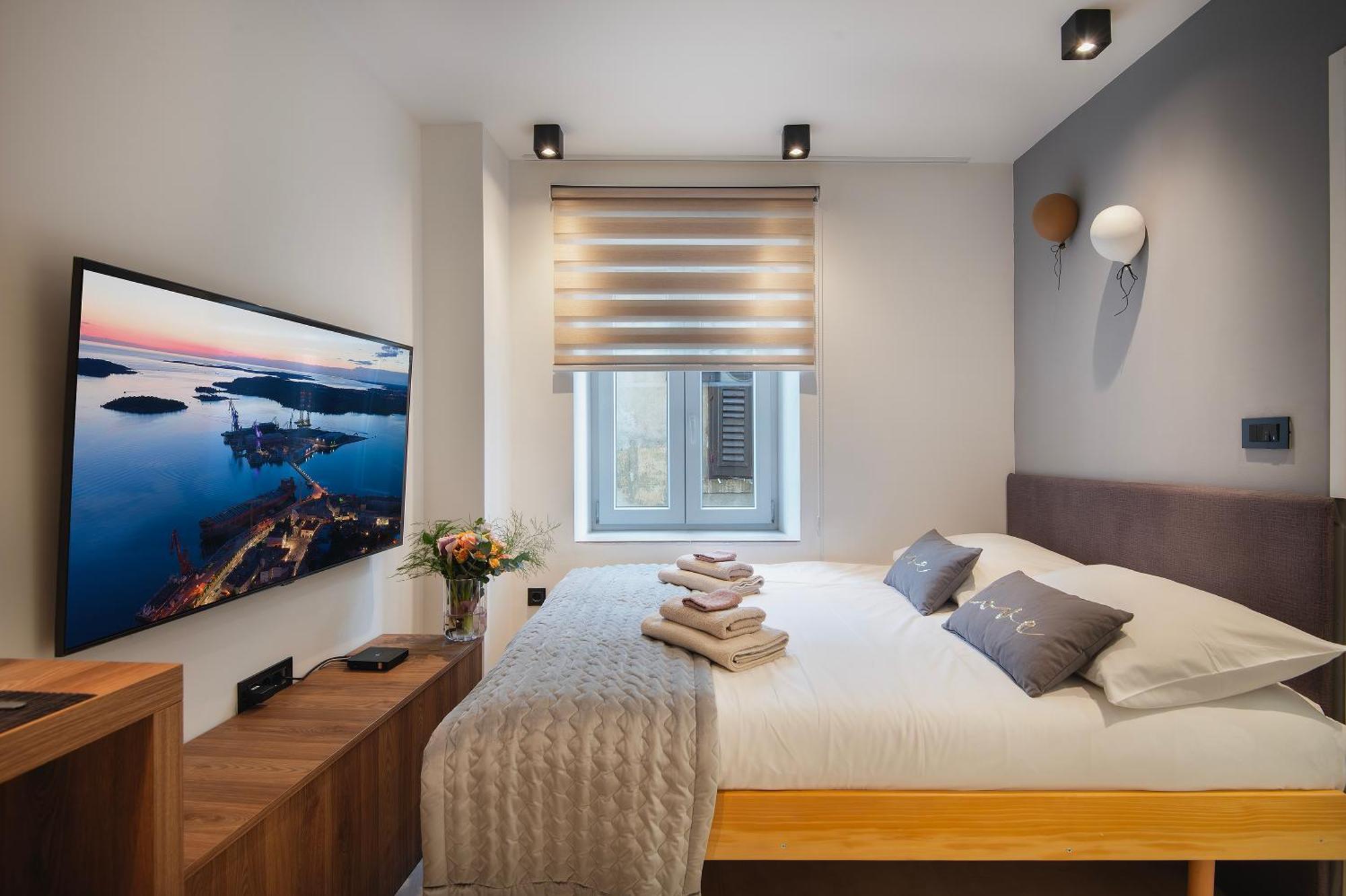 Arta Apartments City Center - With Private Parking Pula Ruang foto